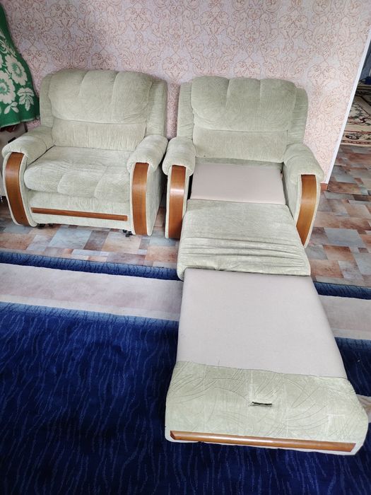 Диван с кресломи