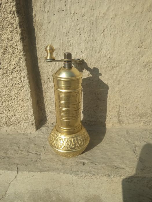 Продам кофемолку турецкую старинную