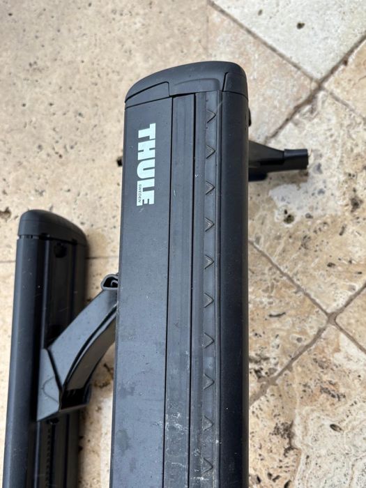 Bare Transversale Thule cu picioare de prindere pentru Jeep Wrangler