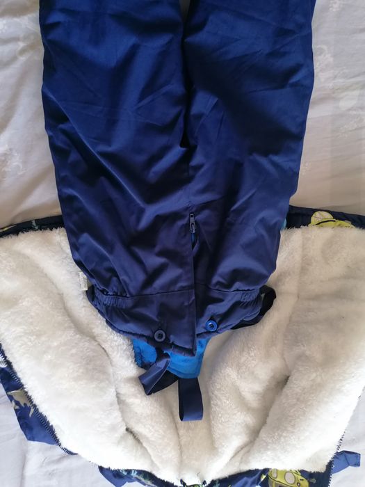 Vând geaca +pantaloni de schi