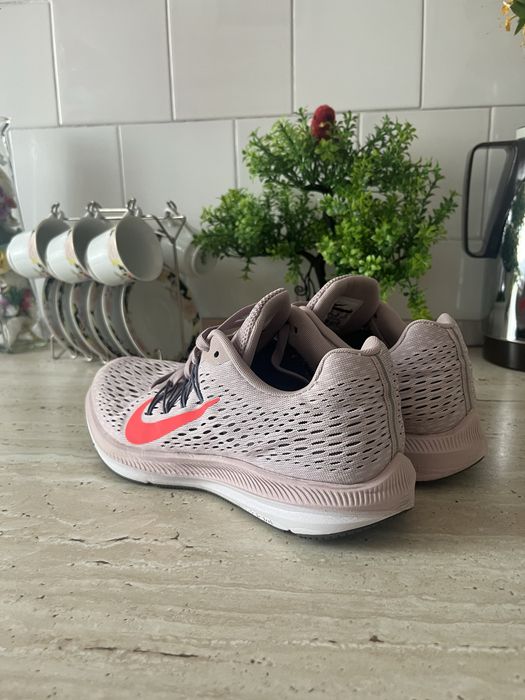 Nike Air Zoom Winflo 5
