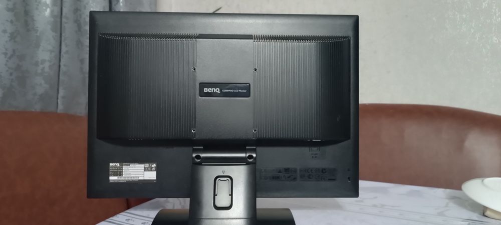 Монитор benq g2000