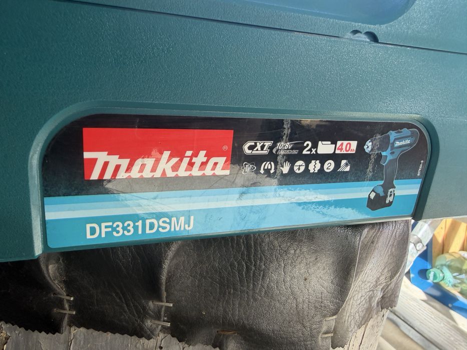 Винтоверт Makita две батери 4ah и зарядно
