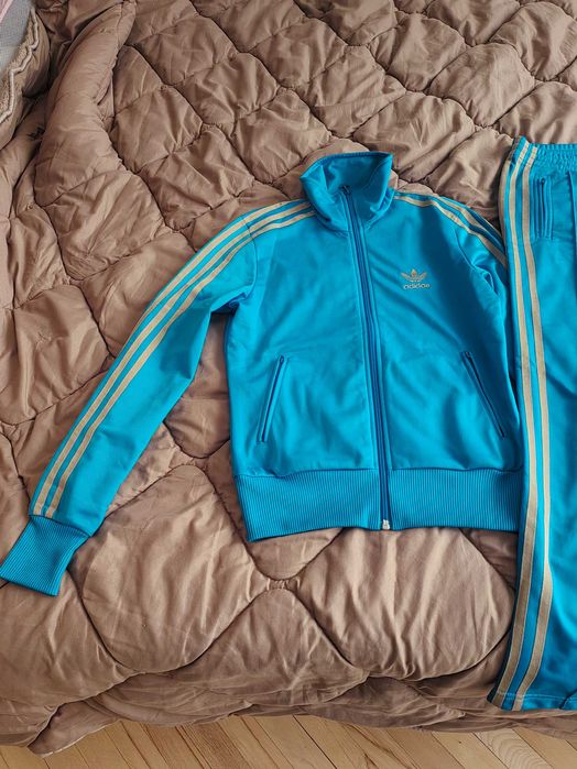 Adidas екип, страхотно синьо.