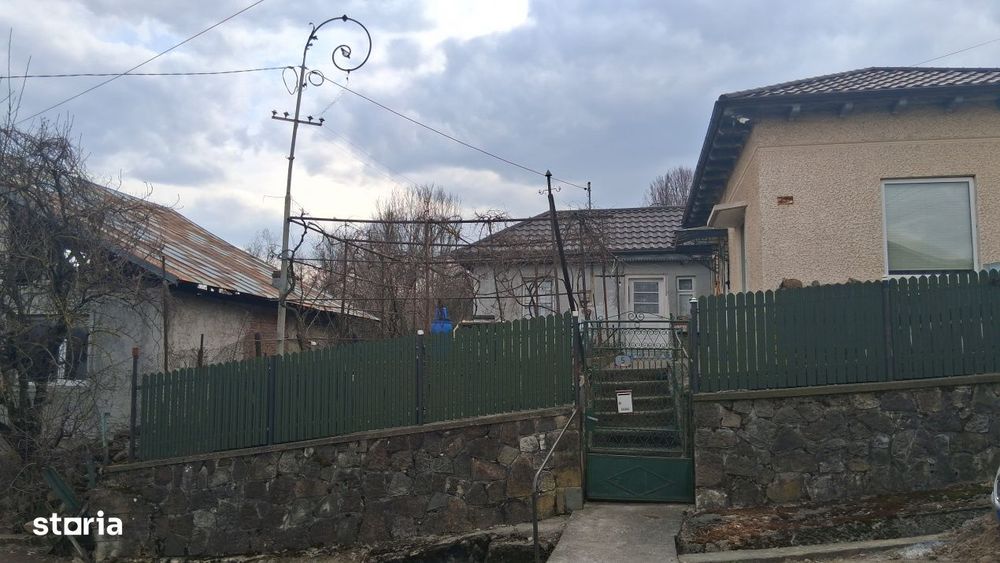 Casa cu teren generos de vanzare in Poiana Campina