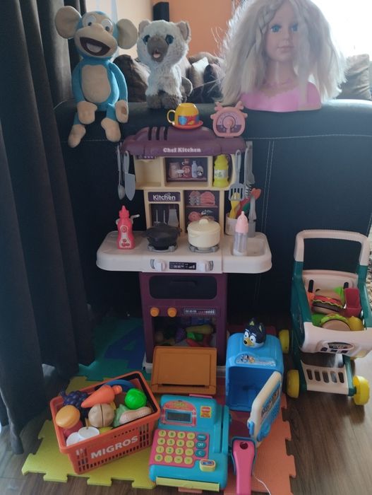 Продавам всички играчки от снимката