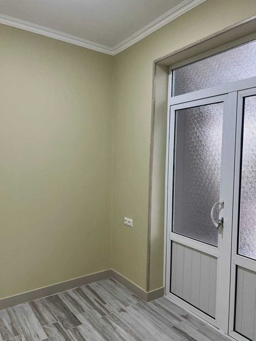 Продается квартира офис в Яшнабадском районе 1-комнатная 43м2