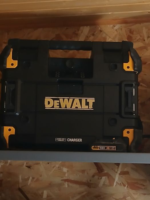 Dewalt radio pe acumulator