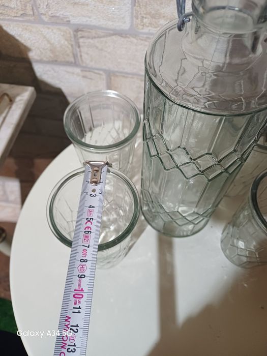 Странна Бутилка със чаши