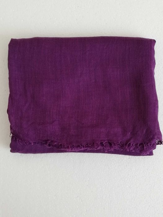 Два отлични дамски  шала в лилаво по 12 лв.