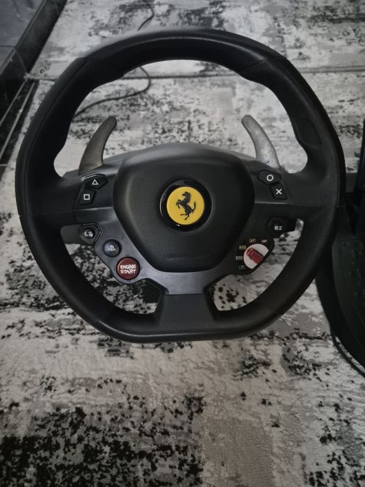 Vand volan thrustmaster in stare impecabila