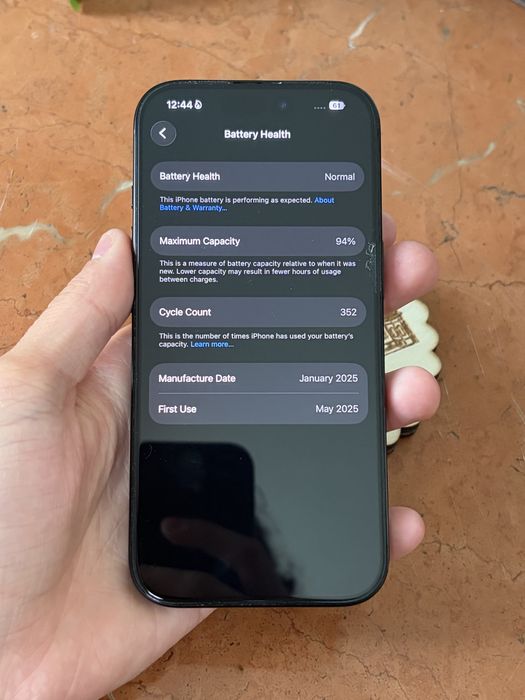 Vând Iphone 16 pro 94% health