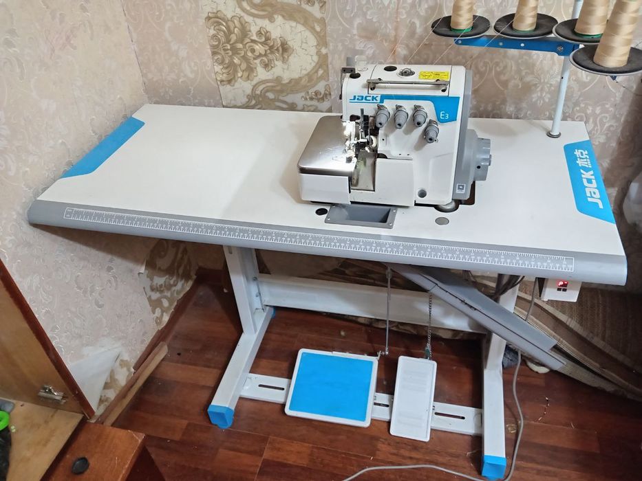 Tikuv mashinalari sotiladi