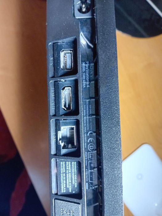 PS4 Slim + 8 Jocuri Top (GTA V, Spider-Man, FIFA 22) + Manetă (Uzat)