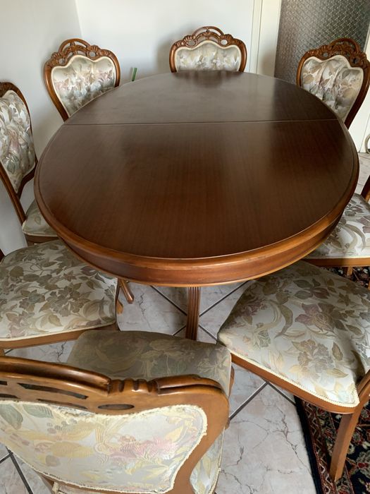 Трапезна маса със столове