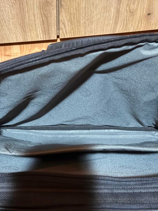 Geantă laptop Ellehammer 15.6” negru, design modern