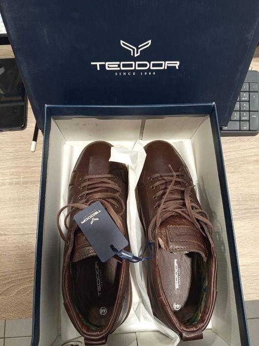 Продавам нови оригинални кецове ест кожа Теодор