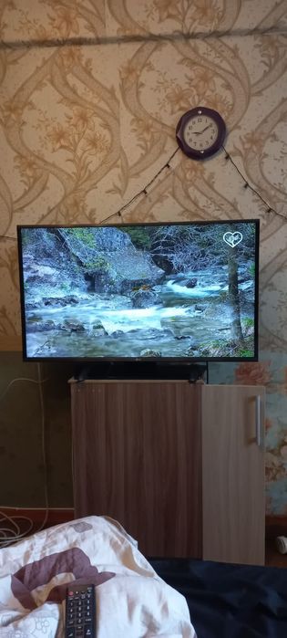 Продам телевизор смарт LD.