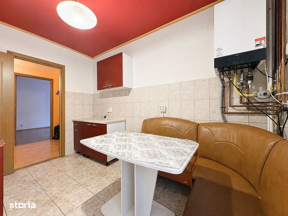 3 camere decomandat, etaj 1, centrală proprie, 2 balcoane + logie