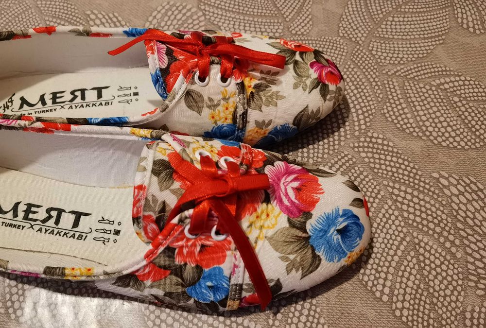 Обувки свежи на цветя, флорални мотиви