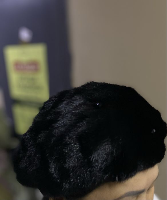 Норковая шапка берет со стразами