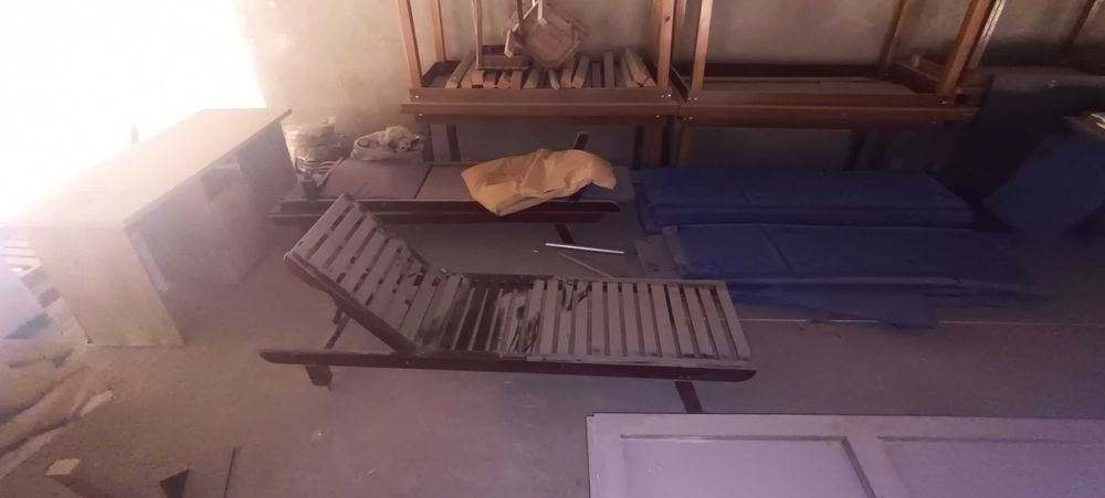 Лежаки для бассейна