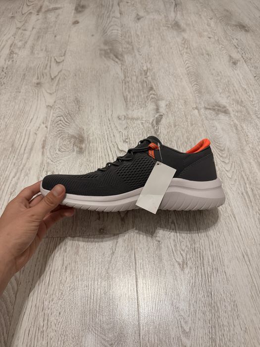 Новые кроссовки Skechers