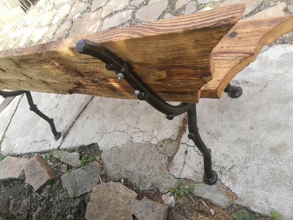 Banca veche picioare fonta reconditionata cu lemn vechi.