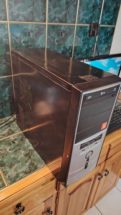 Настолен компютър + Монитор