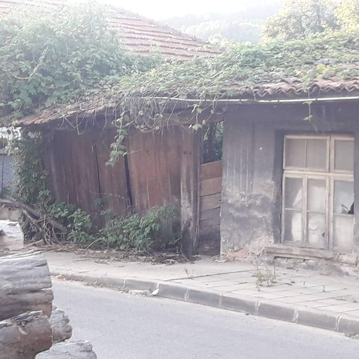 Продава се Къща в Елена - 1100 кв.м за 41 €/кв.м - Снимка #1