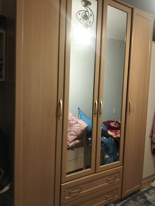 Продается спальный шкаф