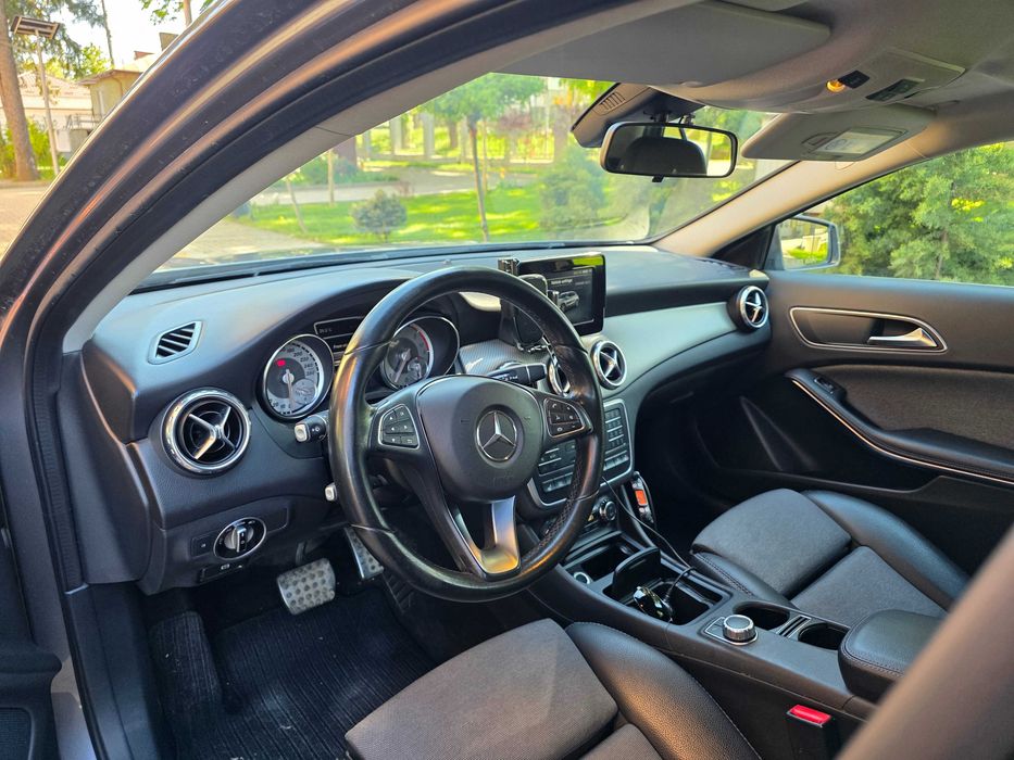 Mercedes-Benz GLA 200d 4MATIC – proprietar, stare excelentă