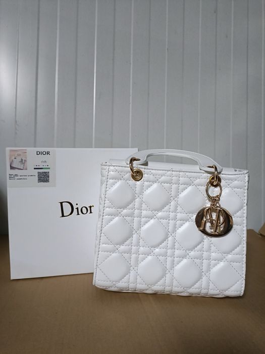 Модели дамски чанти на Dior,Karl ,Guess,Prada