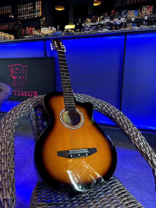 Gitara sotiladi! Srochna!