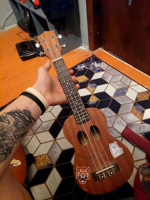 Продам   укулеле