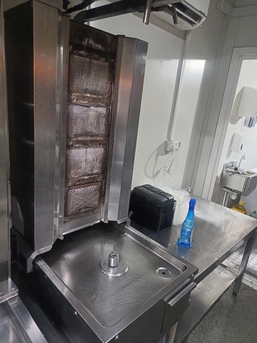 Aparat kebab cu 4 arzătoare perfect funcțional !!