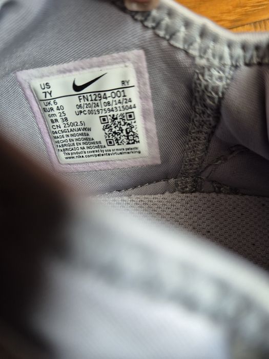 Nike сиви нови маратонки