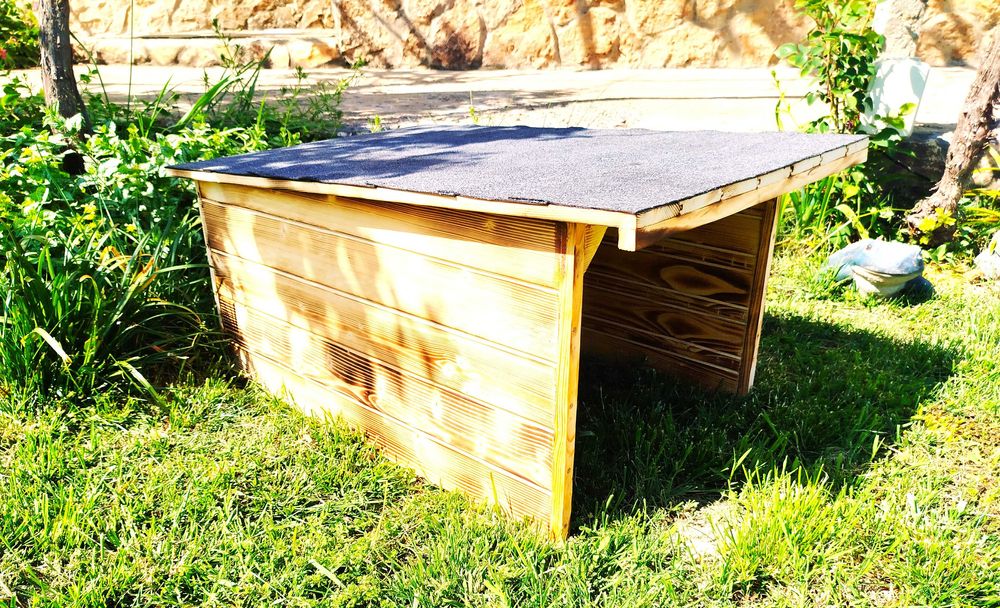 Гараж, навес, къща за косачка робот от дърво