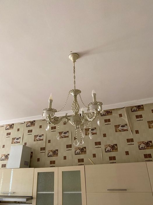 Продается люстры