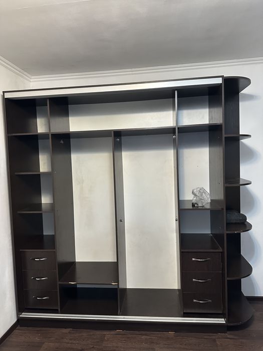 Продам шкаф-купе.