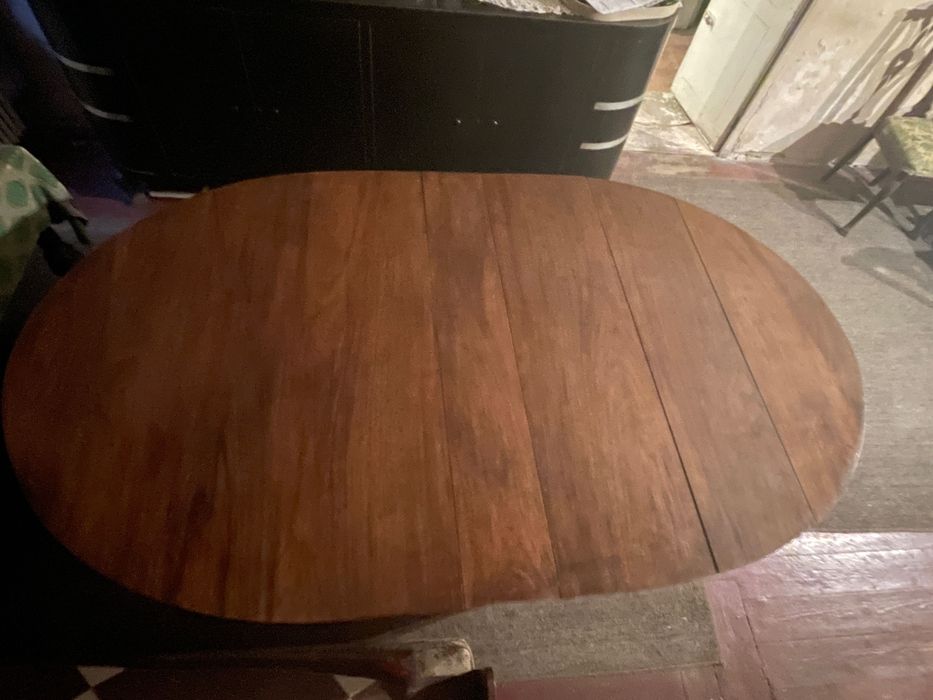 Masă extensibilă din lemn masiv cu 10 scaune sculptate, stil clasic