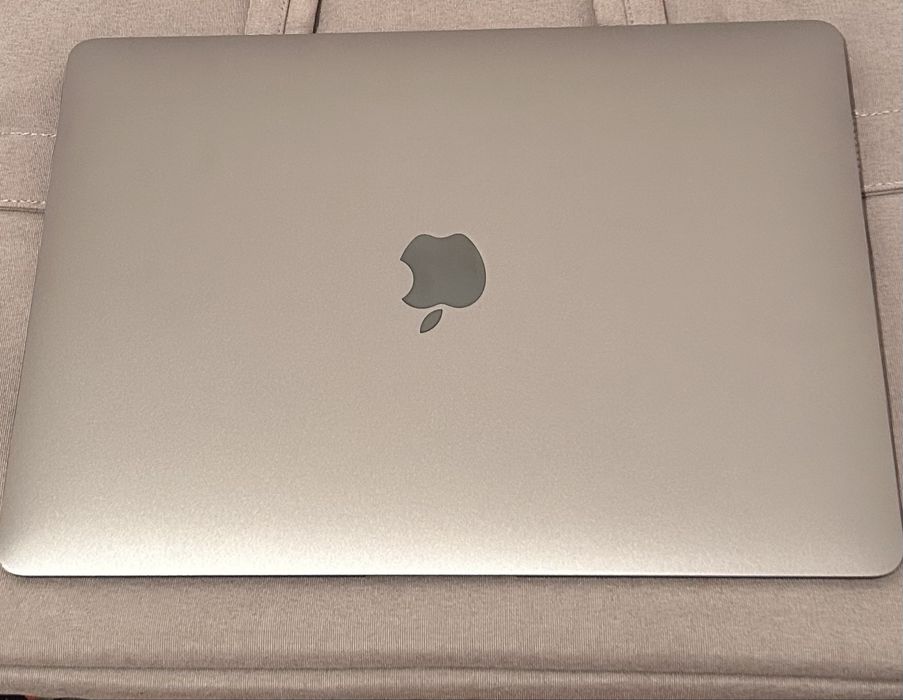 MacBook Air M1 2020 8/256 ГБ