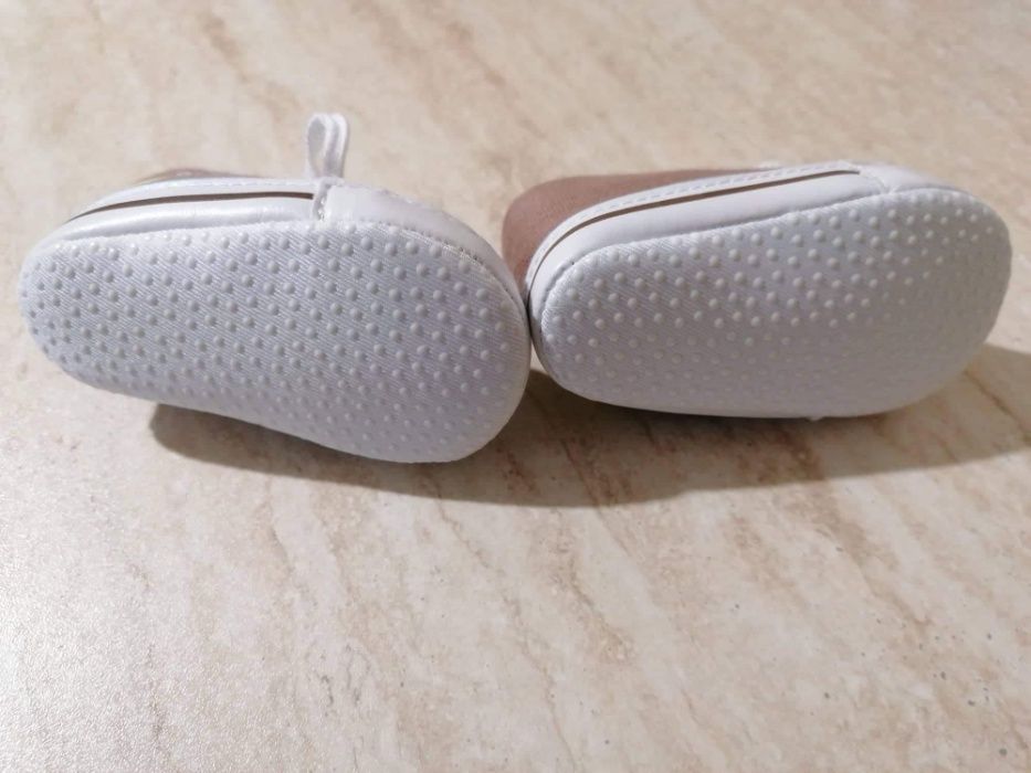 Бебешки обувки 0-6м