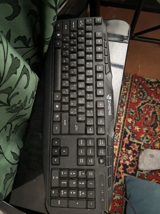 Продам комплект монитор мышка клавиатура и оперативку