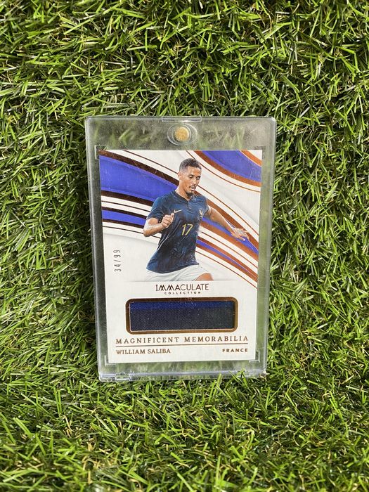 Номерирани колекционерски карти с автографи и тениски.