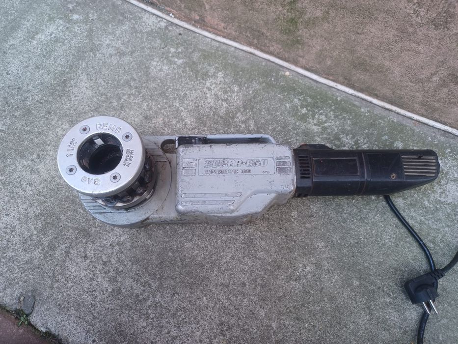 filieră electrică portabilă (clupă de filetat), modelul Super-Ego Supertronic 2000 (un brand din grupul Rothenberger).