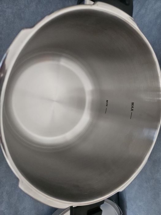 Неизползвана тенджера под налягане