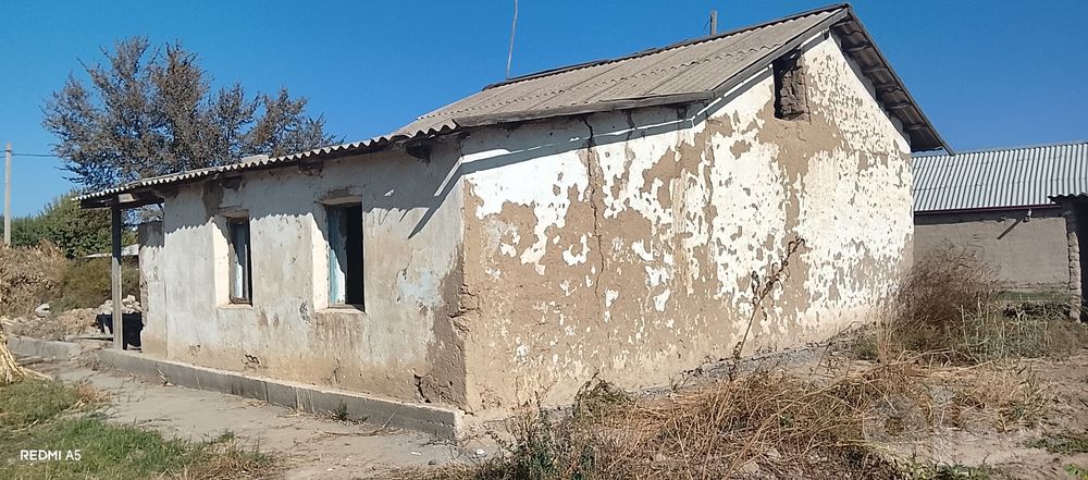Uy hovli sotiladi
