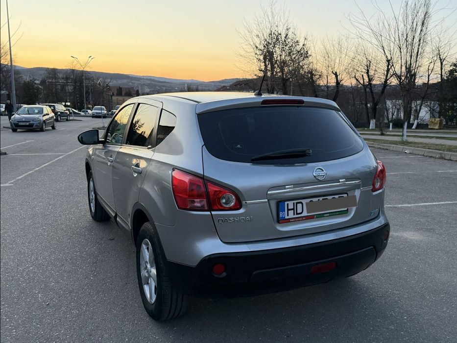 Vând nissan Qashqai