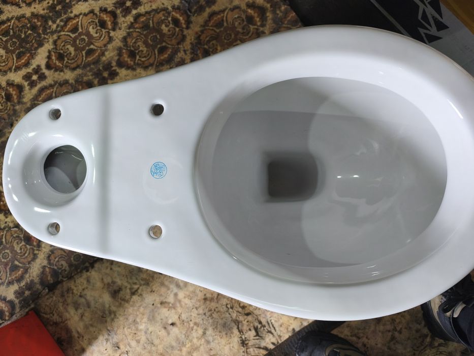 Унитазы новые в упаковке